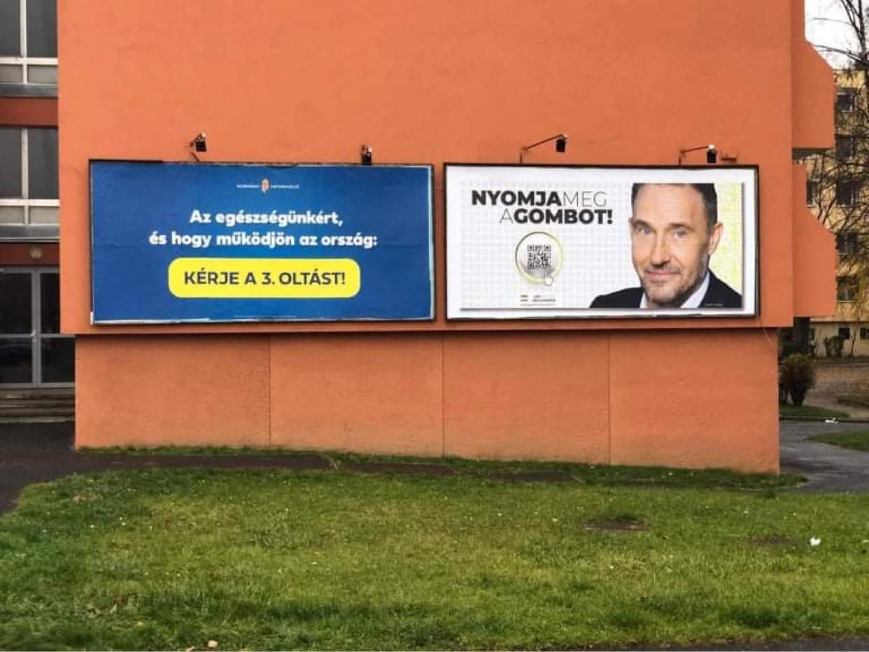 Kormányzati óriásplakát helyén tűnt fel Gattyán György hirdetése