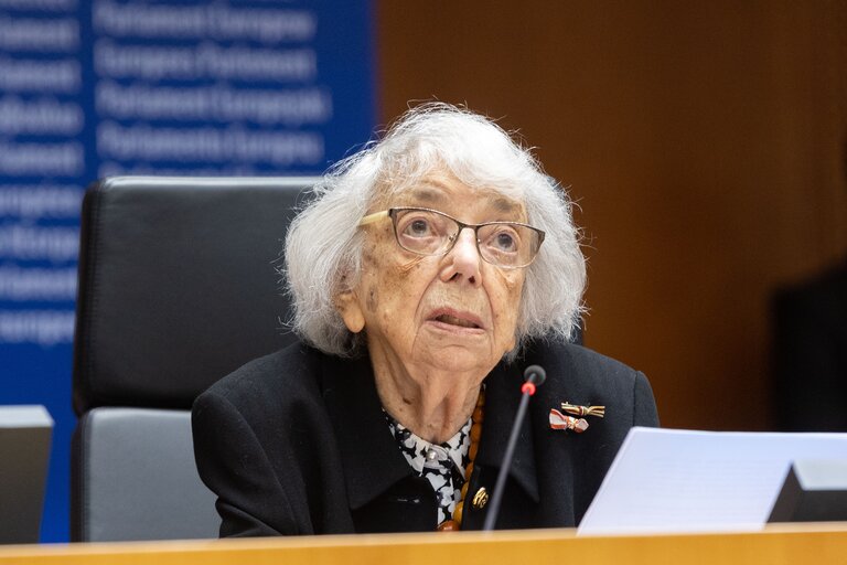 „Emberek legyetek” – kérte egy holokauszt-túlélő az Európai Parlamentben