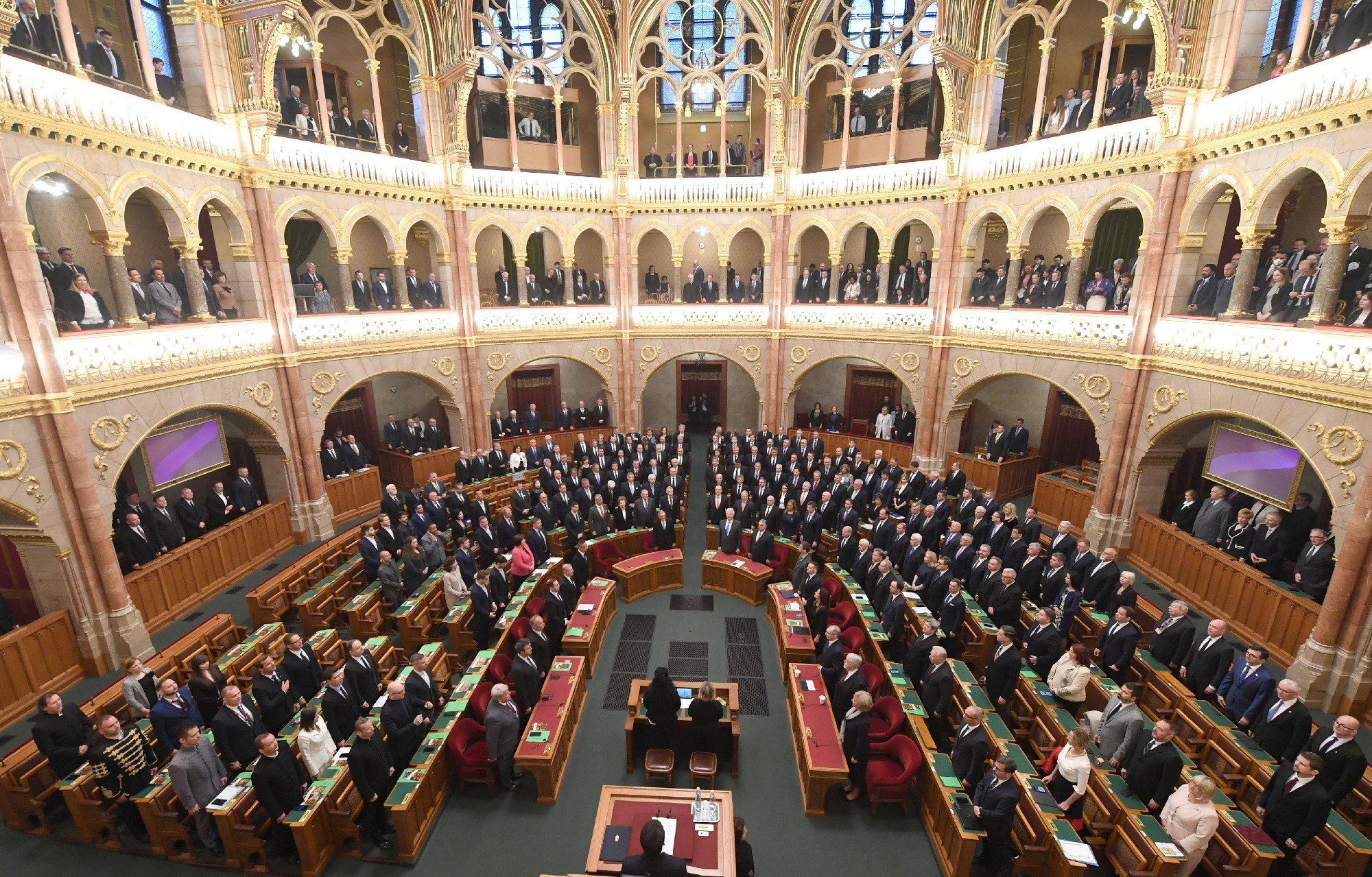 Letették a parlamenti képviselők az esküt – Megalakult az új Országgyűlés