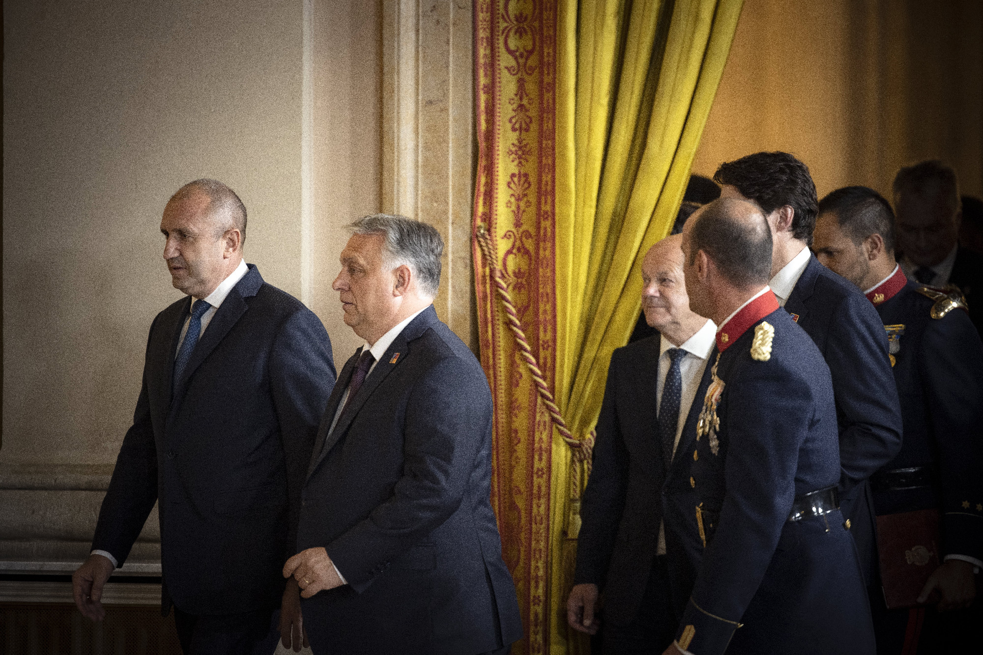 Orbán Viktor a NATO-csúcsra utazott