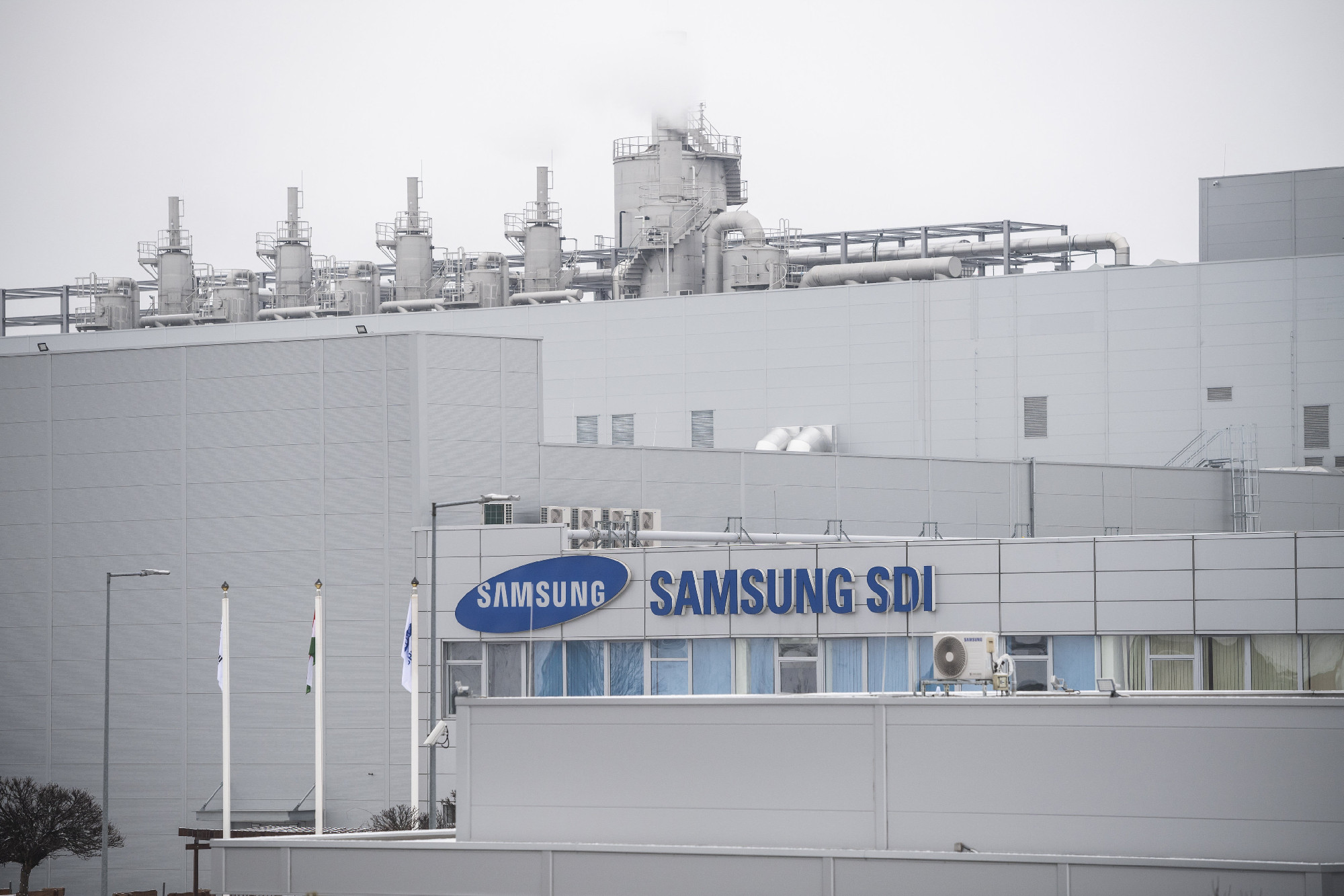 A gödi civilek felfüggesztetnék a Samsung-gyár egyes üzemeinek a működését