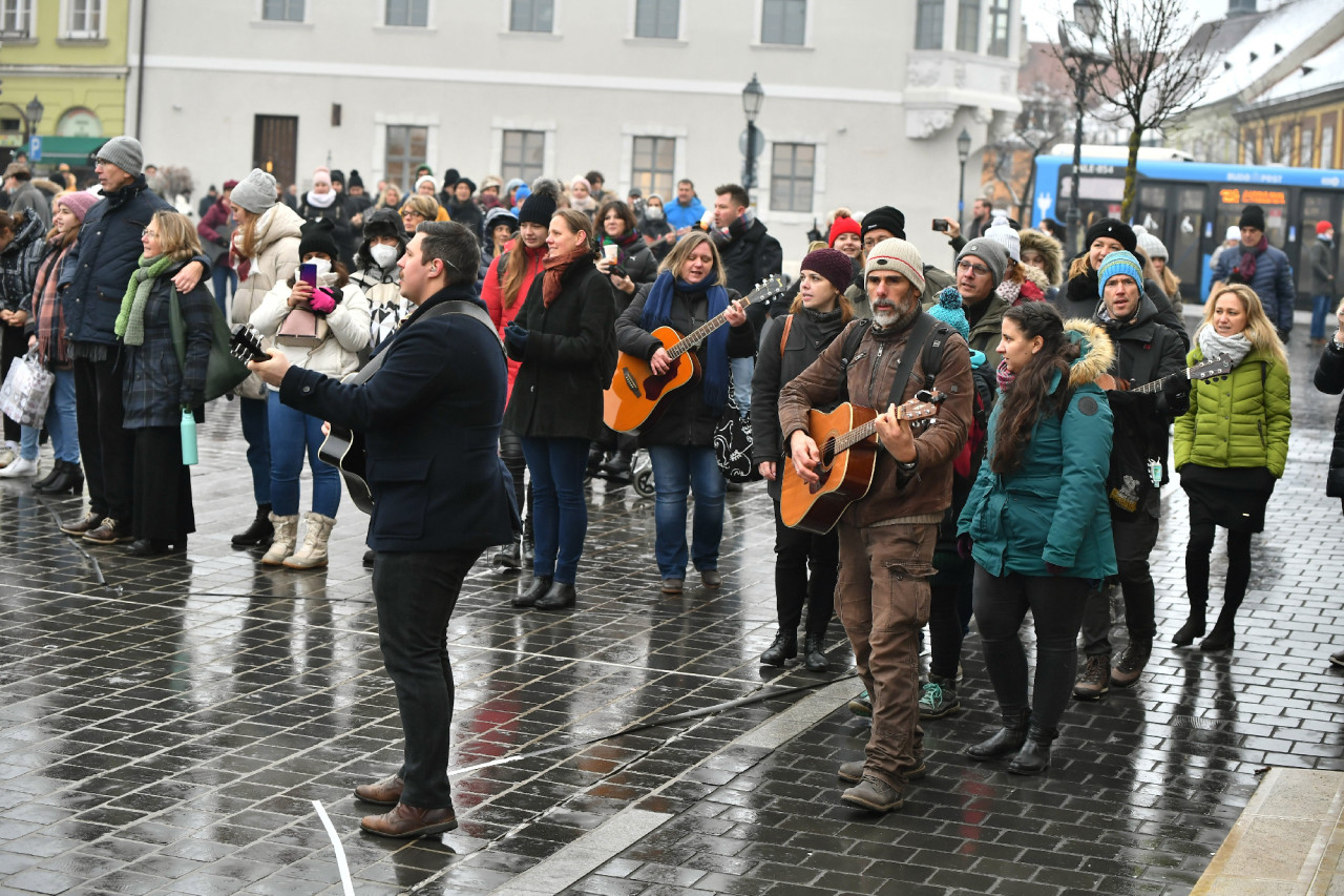 Keresztény fiatalok gitáros flashmobja Budapesten