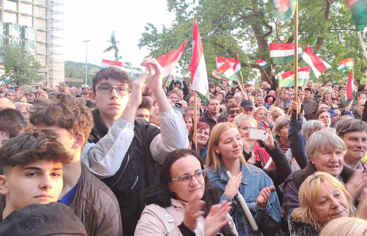 Magyar Péter tüntetése a Belügyminisztérium előtt 2024. április 26-án (Fotó: Magyar Hang/Albert Enikő)