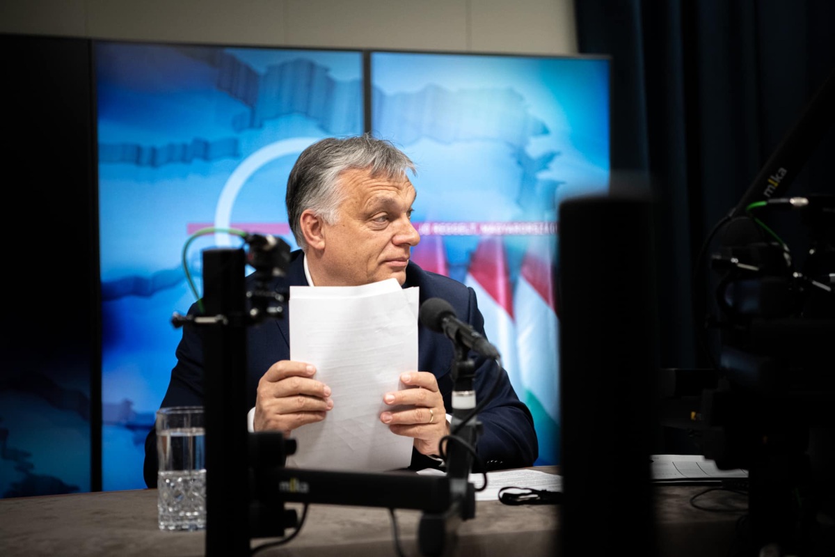 Orbán Viktor: Minket ütnek, rúgnak, harapnak