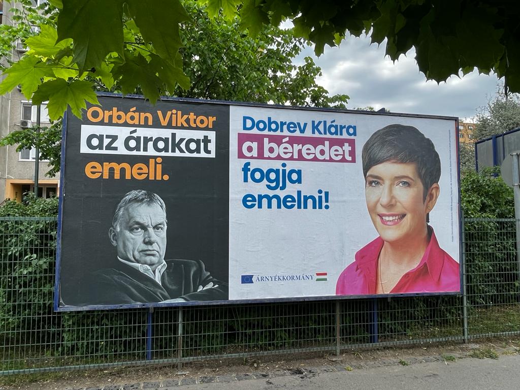 Plakátkampányt indított a DK arról, hogy „Orbán emeli az árakat”