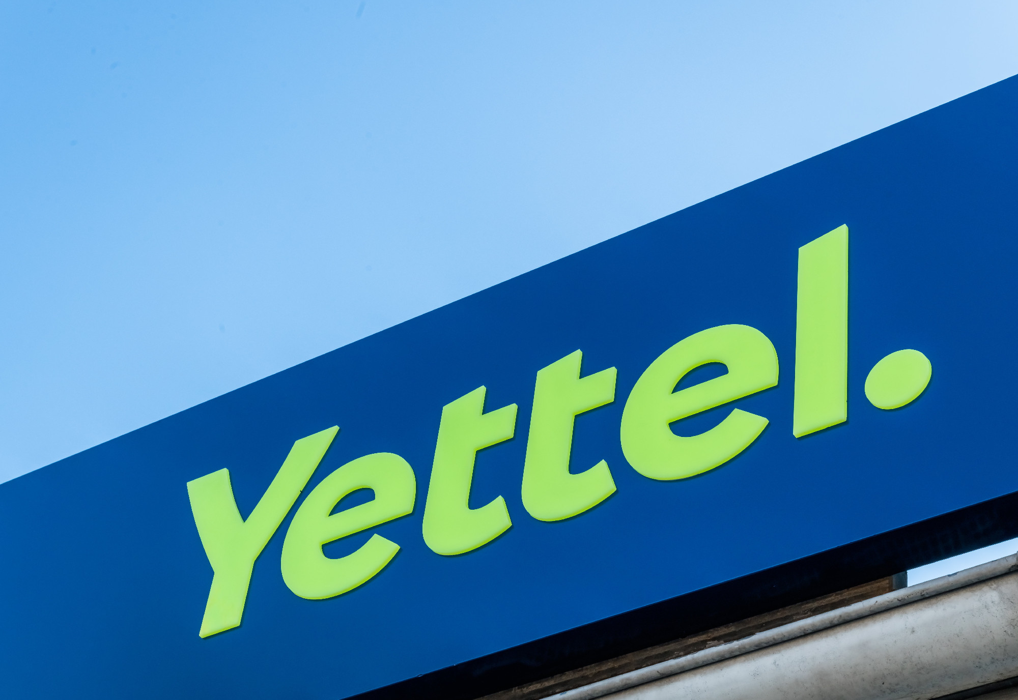 Csak nem 180 ezer ügyfelét kell kompenzálnia a Yettelnek – megszólalt a cég