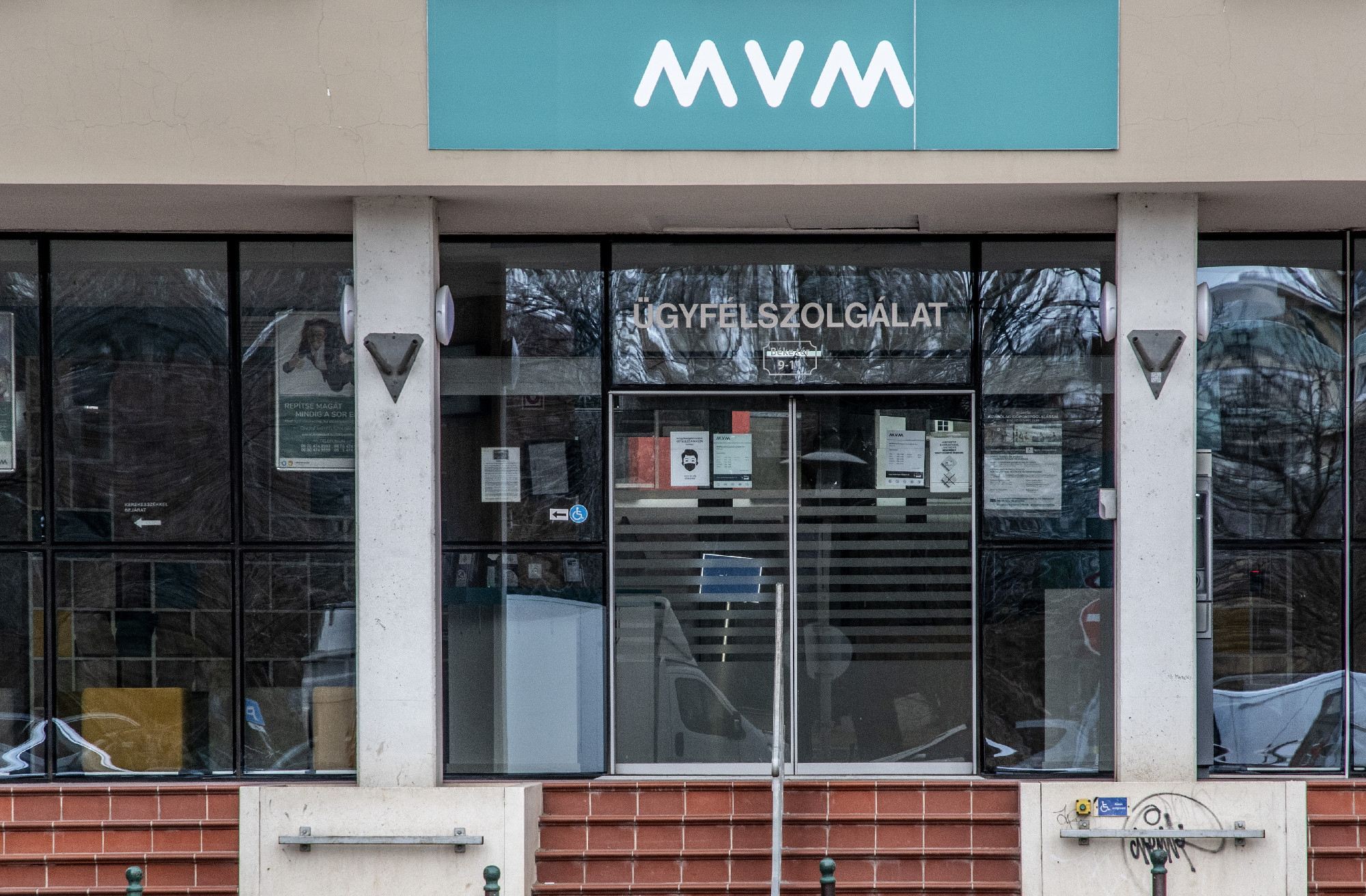 Miskolctól is kötbért kér az állami MVM a spórolás miatt