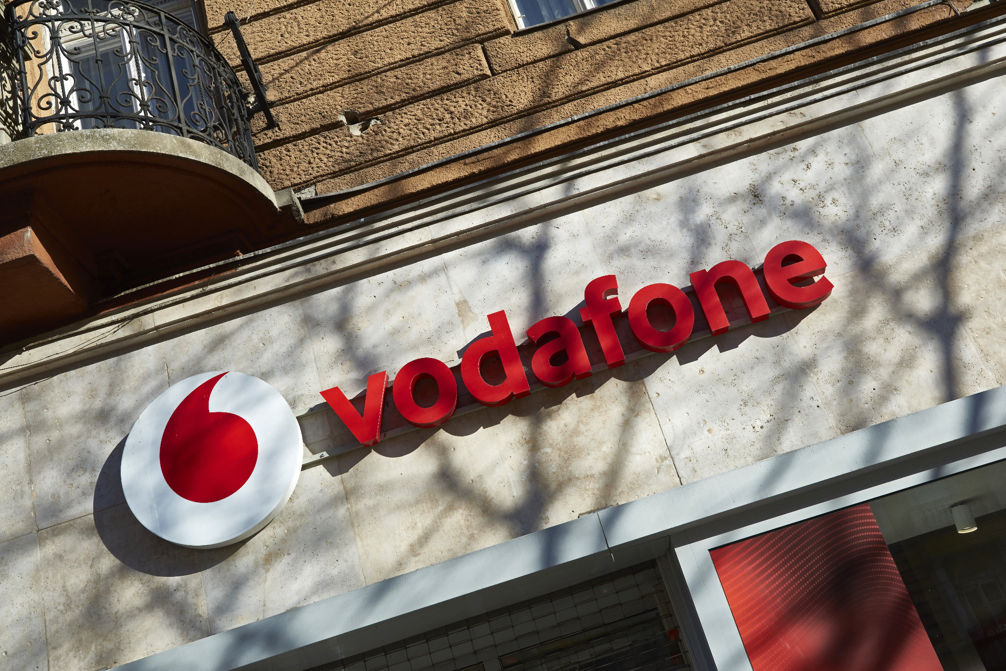 Lecserélték a NER-közelbe került Vodafone felsővezetőit