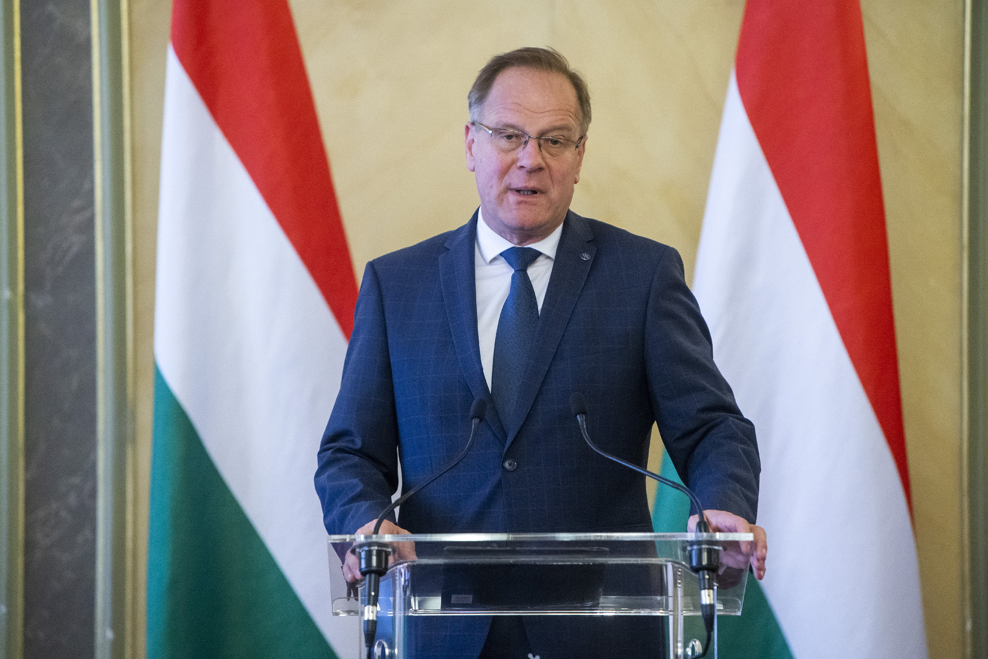 Navracsics Tibor: Újra bevezetjük a magyar törvényhozási kultúrába a konzultáció intézményét