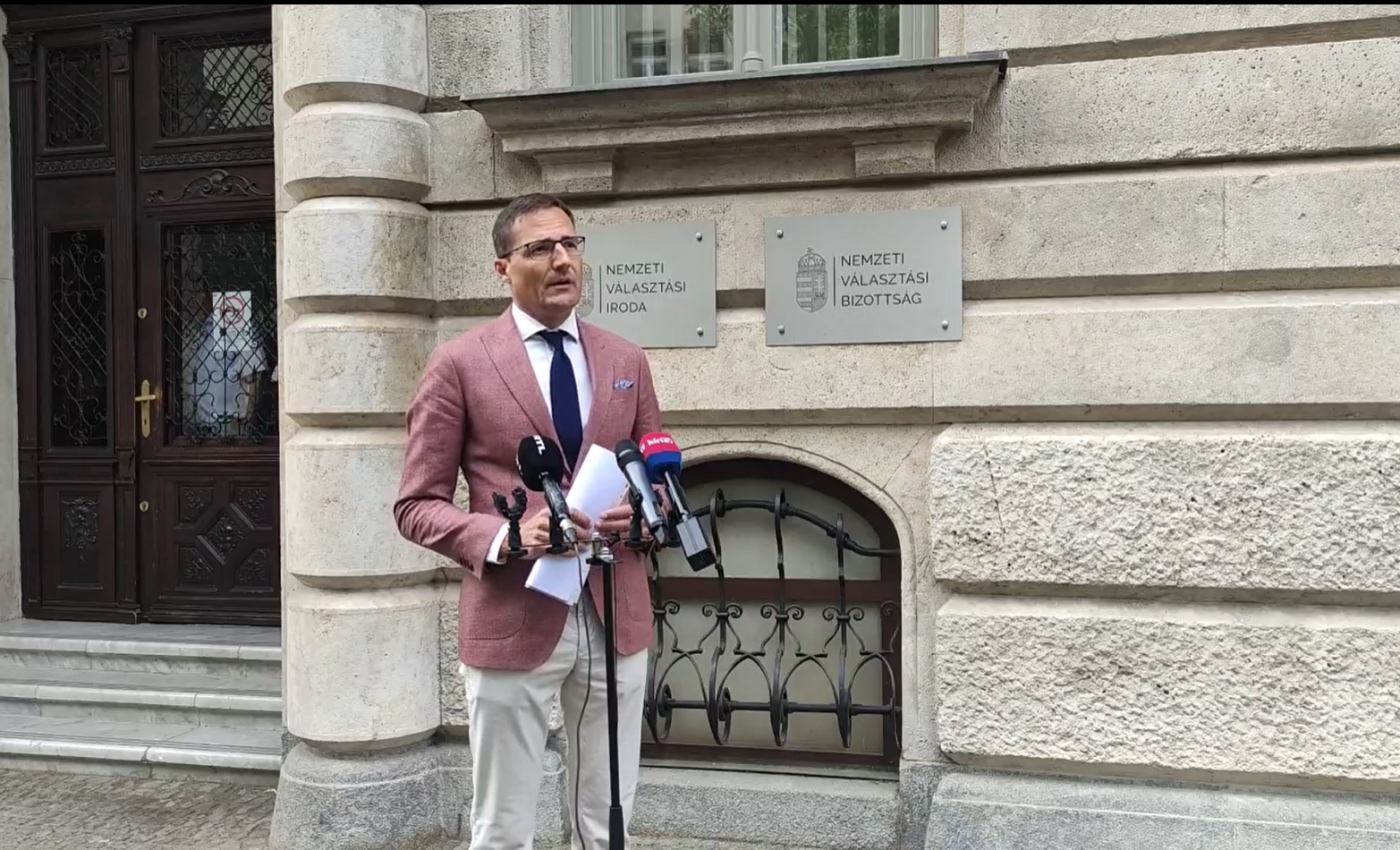 A Jobbik szerint „18 fok mellé 18-as karika járna” 