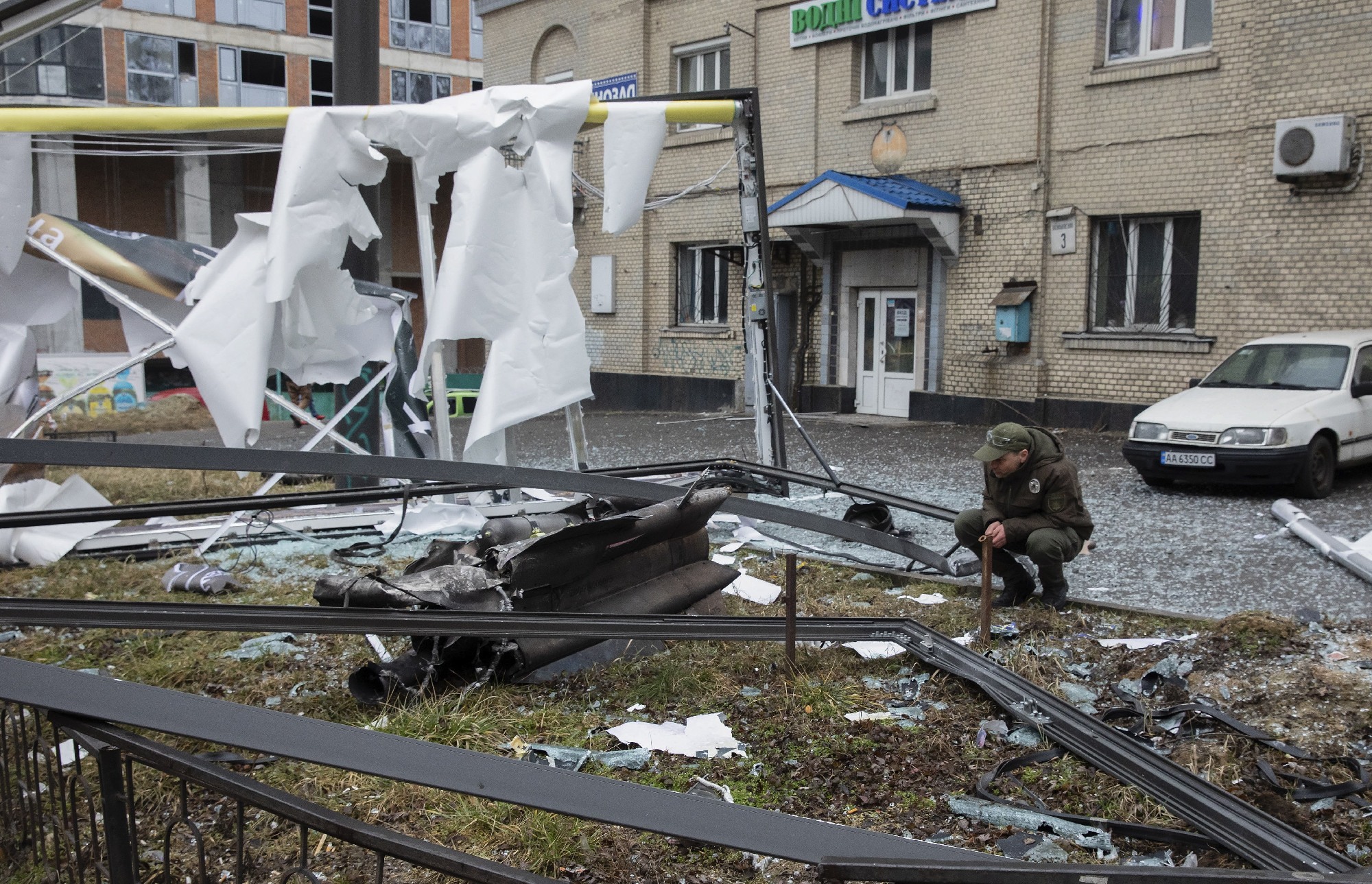 Kijev környékén négy civil meghalt, és többen megsérültek a légicsapásokban