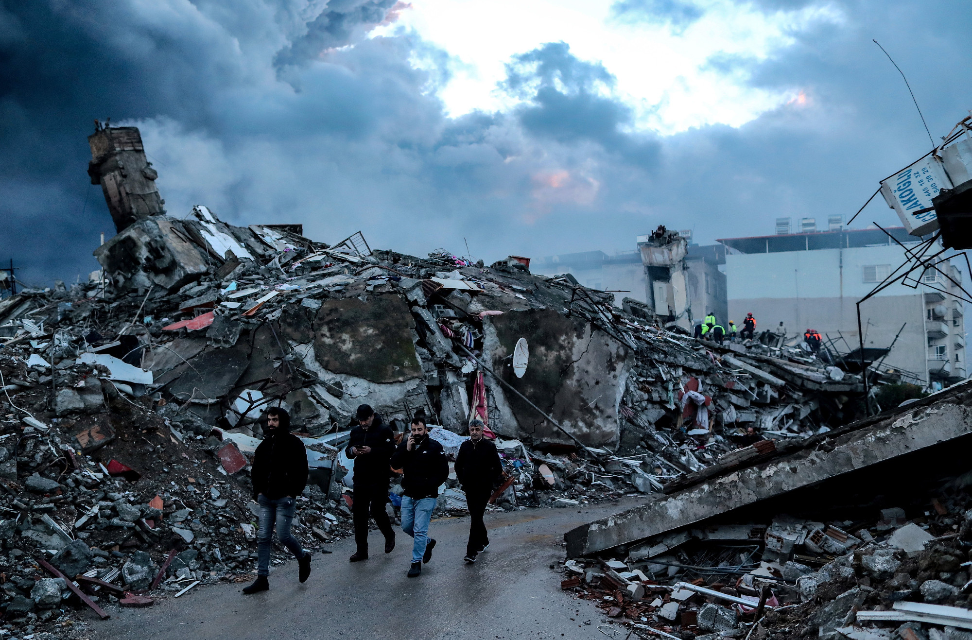 Már tizenegy magyarról tud a külügy, akik földrengés sújtotta térségben vannak