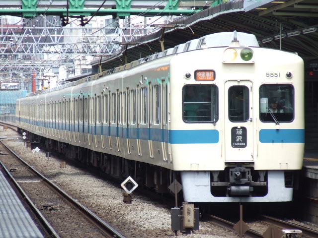 Késeléses támadás a tokiói vasúton