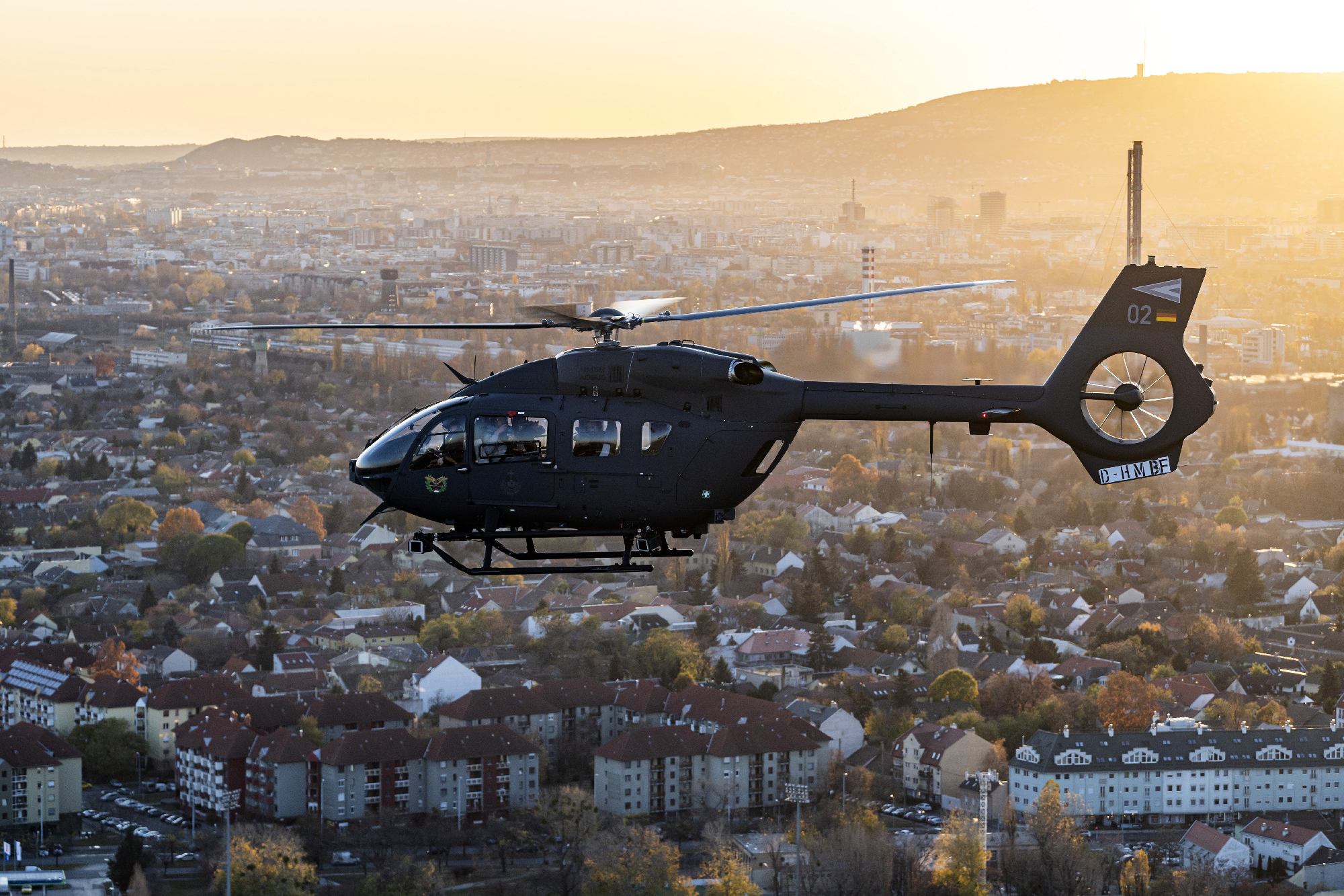 Helikopterek jelennek meg a Duna felett csütörtökön