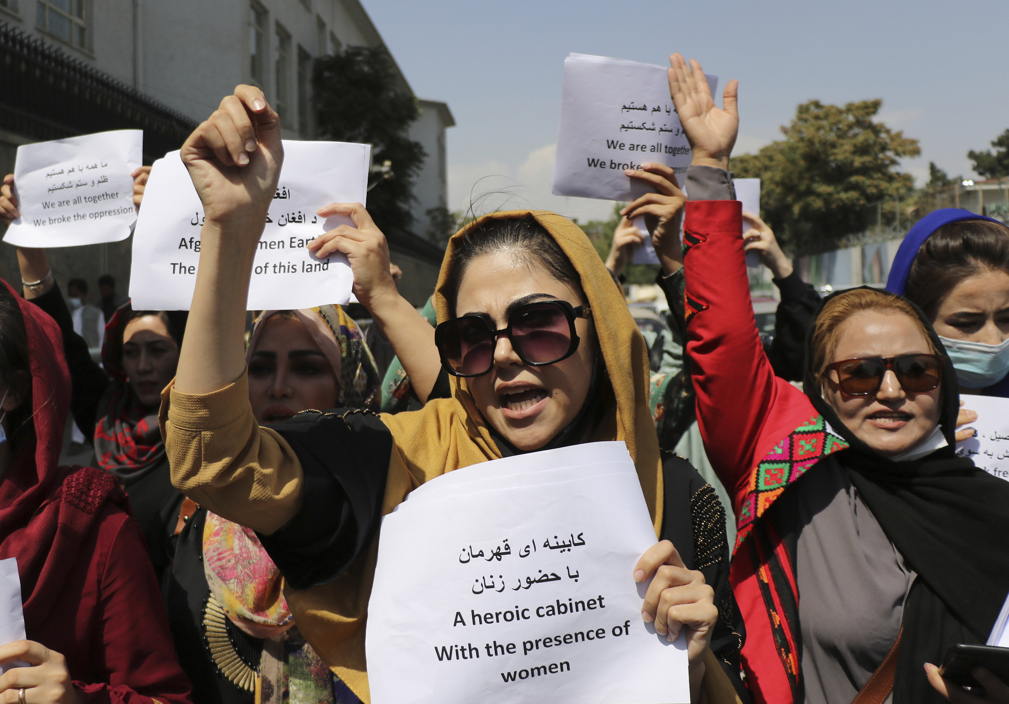 Könnygázzal és puskatussal oszlatták fel a tálibok a női jogvédők kabuli tüntetését