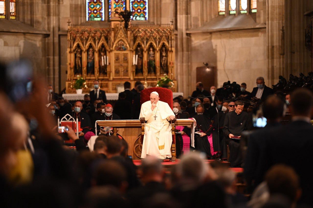 Ferenc pápa az anyák béketeremtéséről beszélt az újévi misén