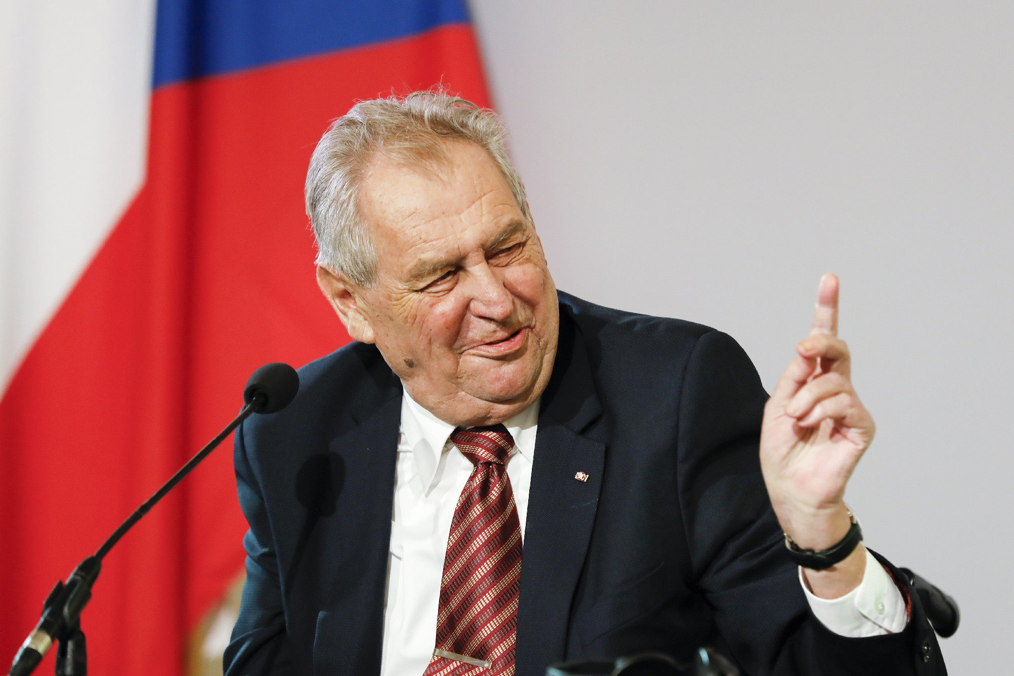 Cseh elnök: katonai választ is kell adni, ha Oroszország atomfegyvert vetne be