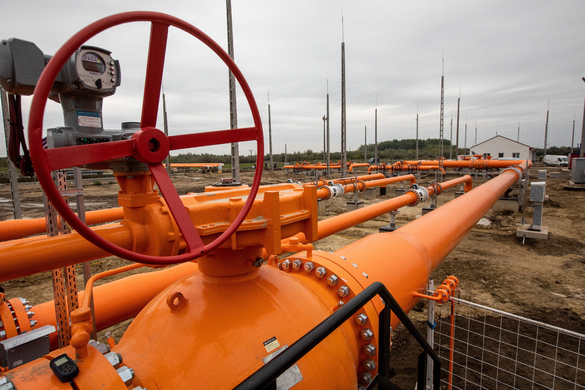 825 milliárd forintra növelte a kormány a különleges földgázkészlet hitelösszegét