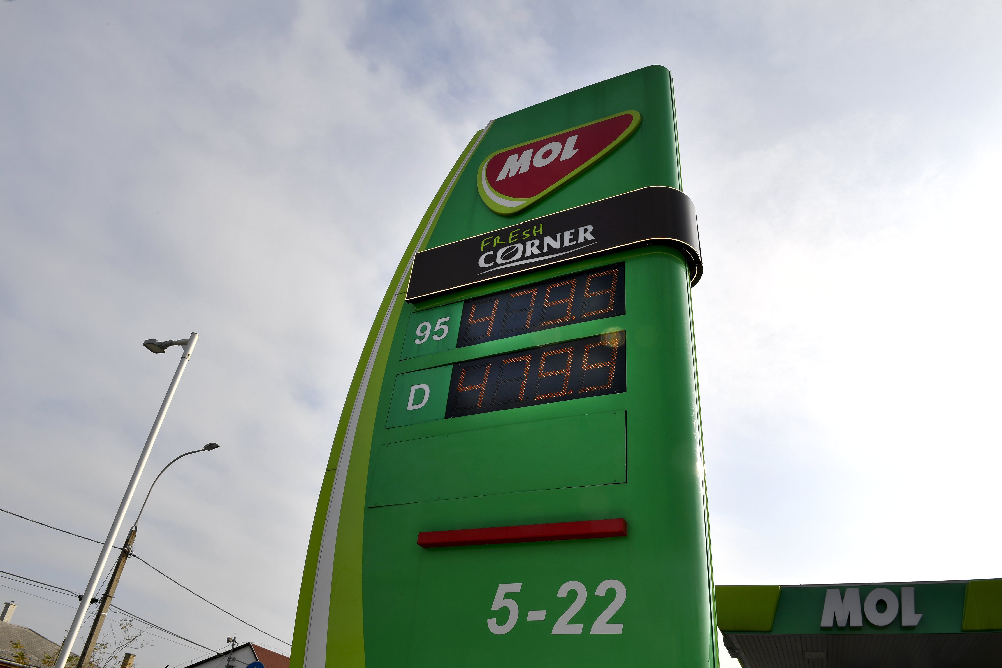 Orbánék jóváhagyásával borulhat a hazai gázolaj-ellátás