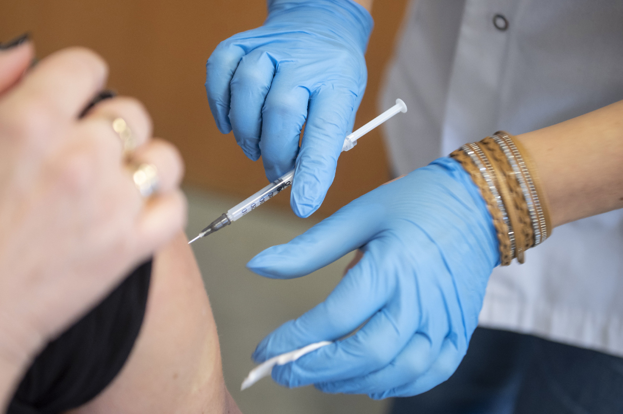 Az EMA emlékezetető oltást javasol a Janssen vakcinájából