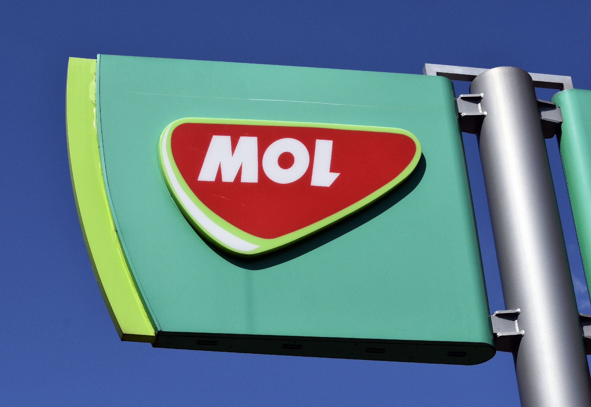 Lengyel benzinkúthálózatot vehet a Mol
