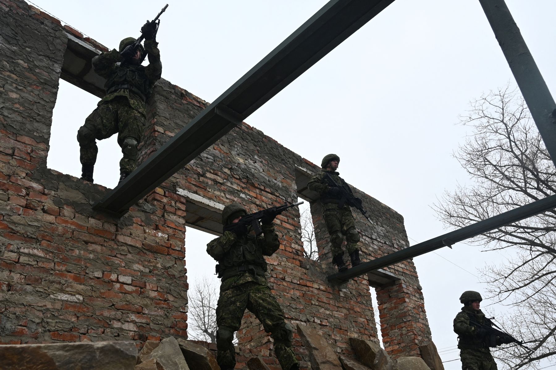 Orosz–ukrán konfliktus: fenyegetések valódi háború nélkül