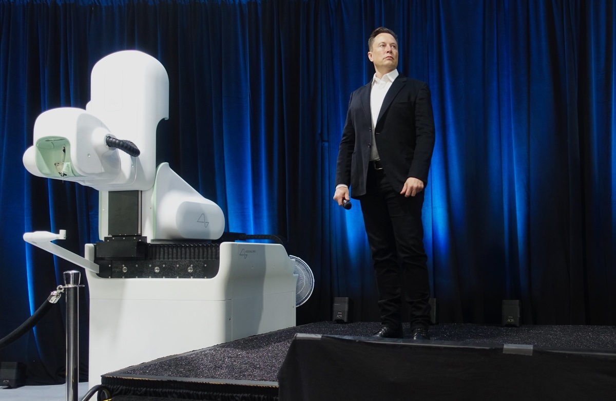 Emberes kísérletekbe kezd Elon Musk agyi implantátumos cége