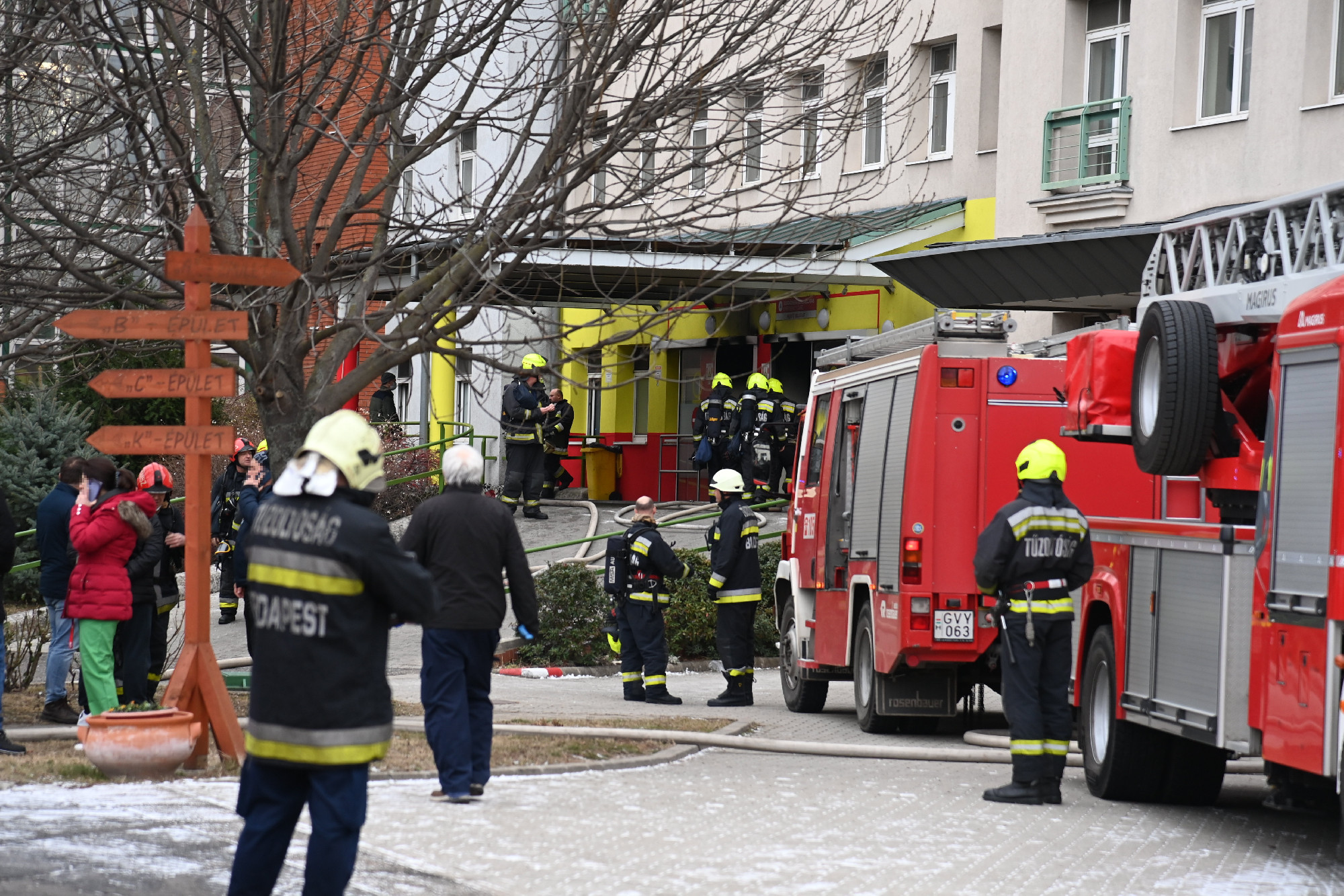 Tűz a Szent Imre kórházban: segítséget ajánlott a 11. kerületi önkormányzat