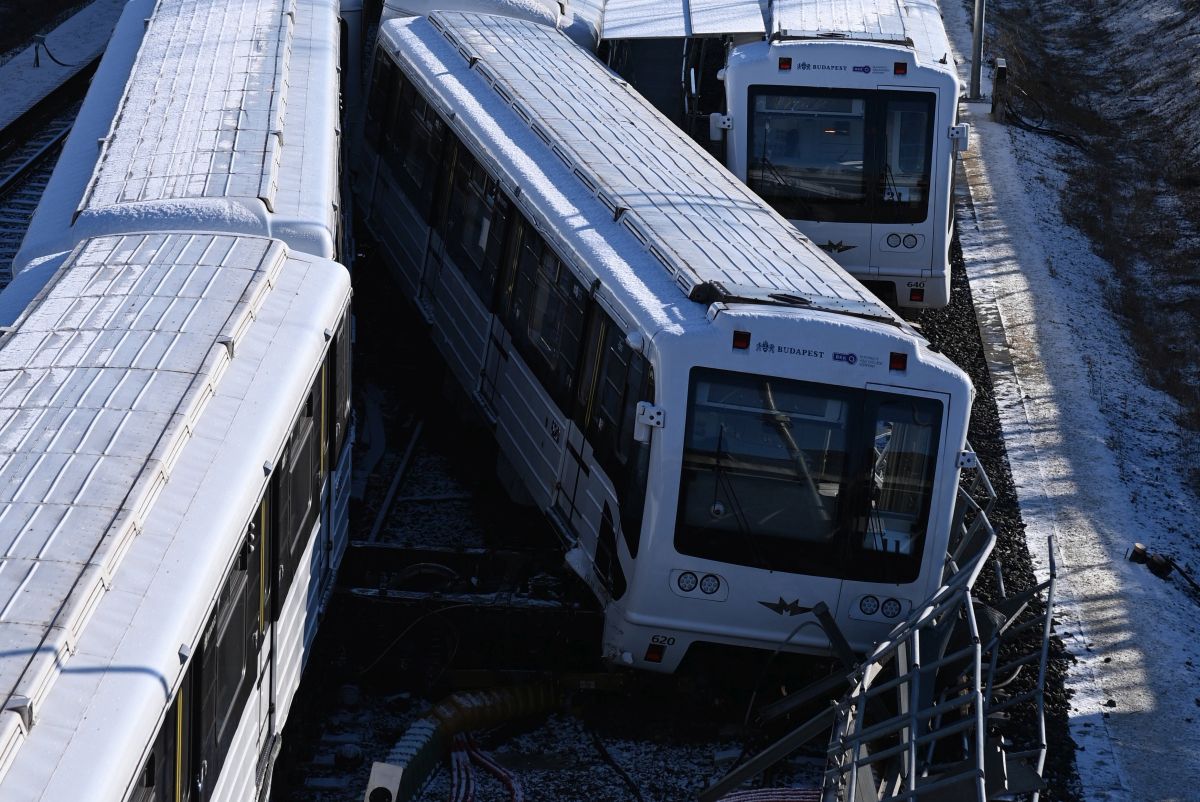 A metrószerelvények ütközése miatt néhány napig pótlóbuszozni kell, a rendőrség is vizsgálódik