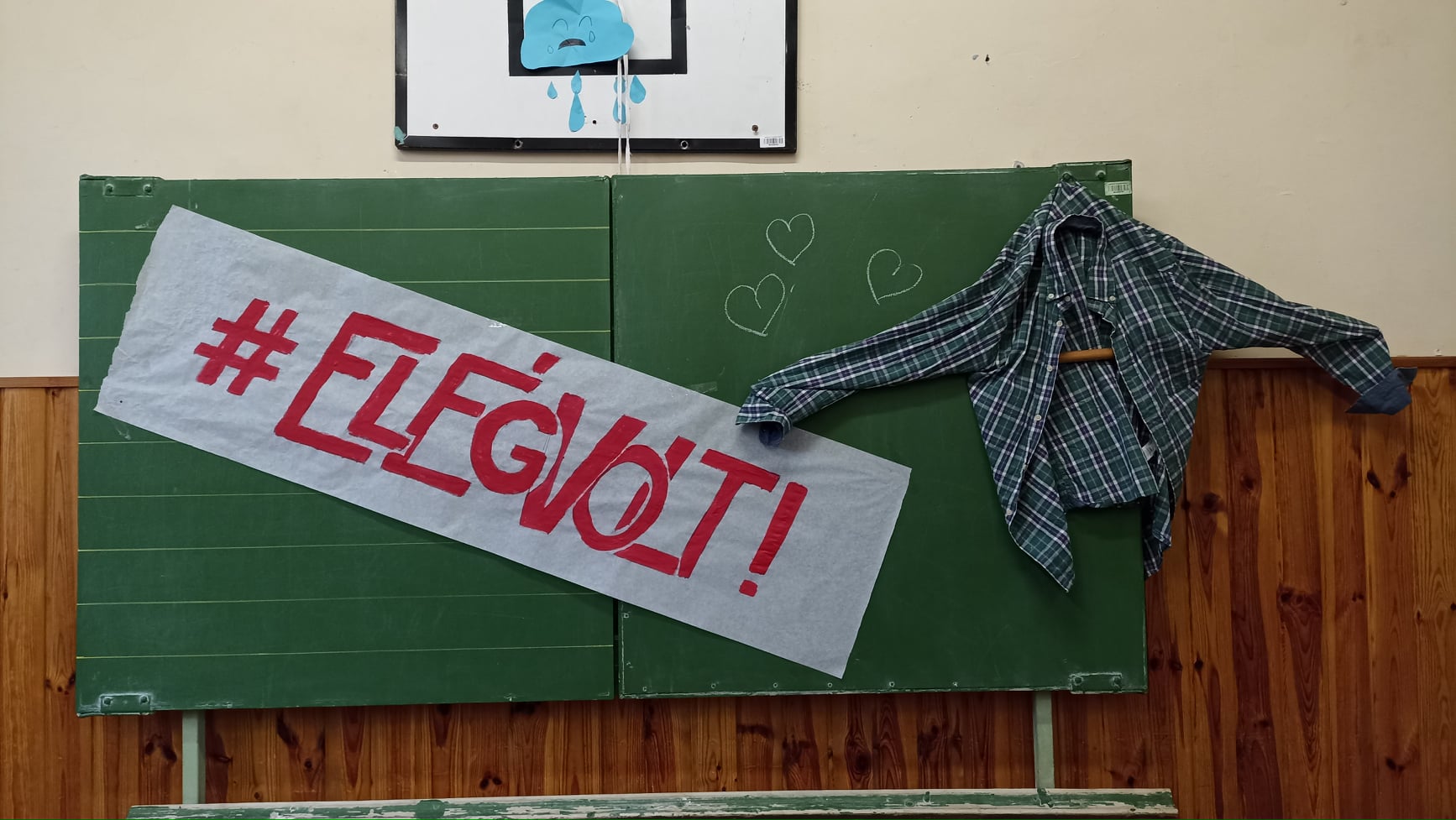 Ismét virrasztottak a diákok, több iskola tanárai folytatják a polgári engedetlenséget 