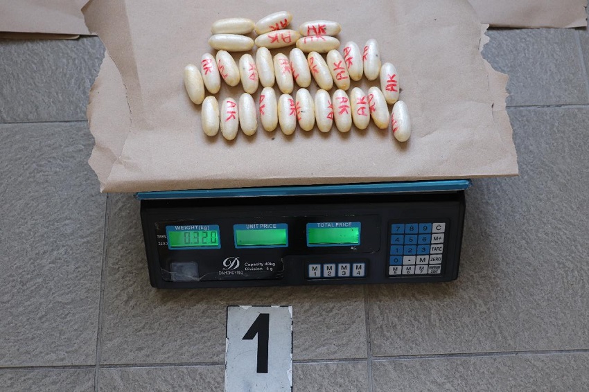 30 darab kábítószeres kapszulát akart a gyomrában becsempészni az országba egy nigériai férfi