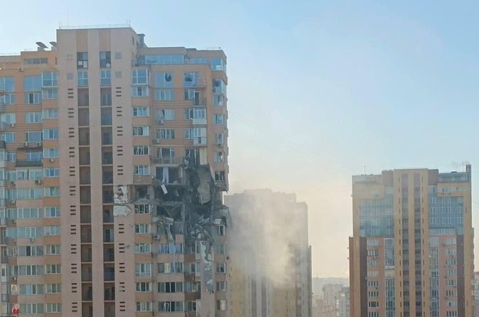 Újabb lakóépületet ért találat Kijevben