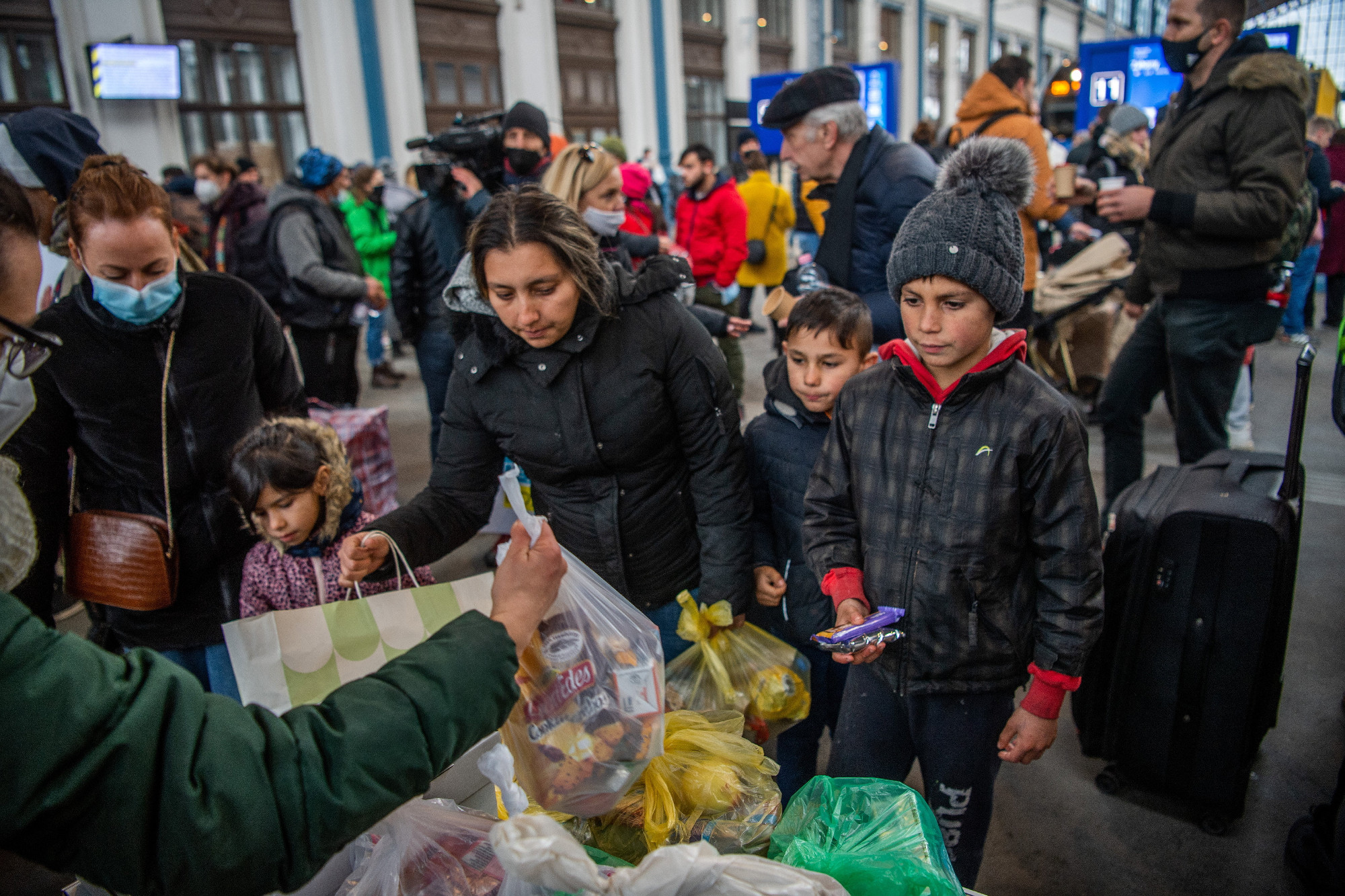 Háromezer helyjegy árával segíti a főváros az ukrán menekülteket