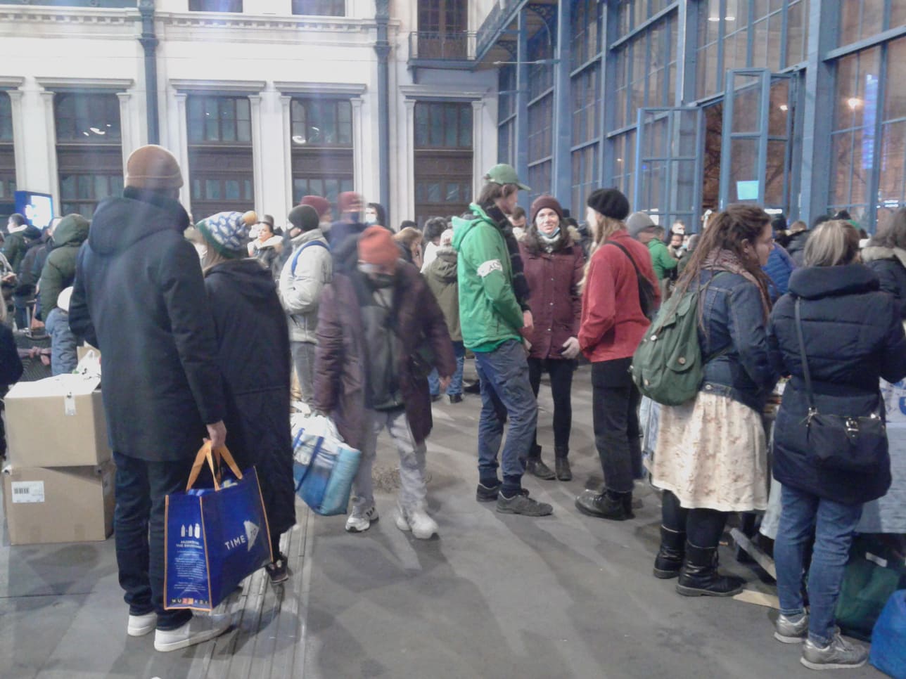 Eltűntek a Nyugati pályaudvarról a menekültek és az önkéntes segítők