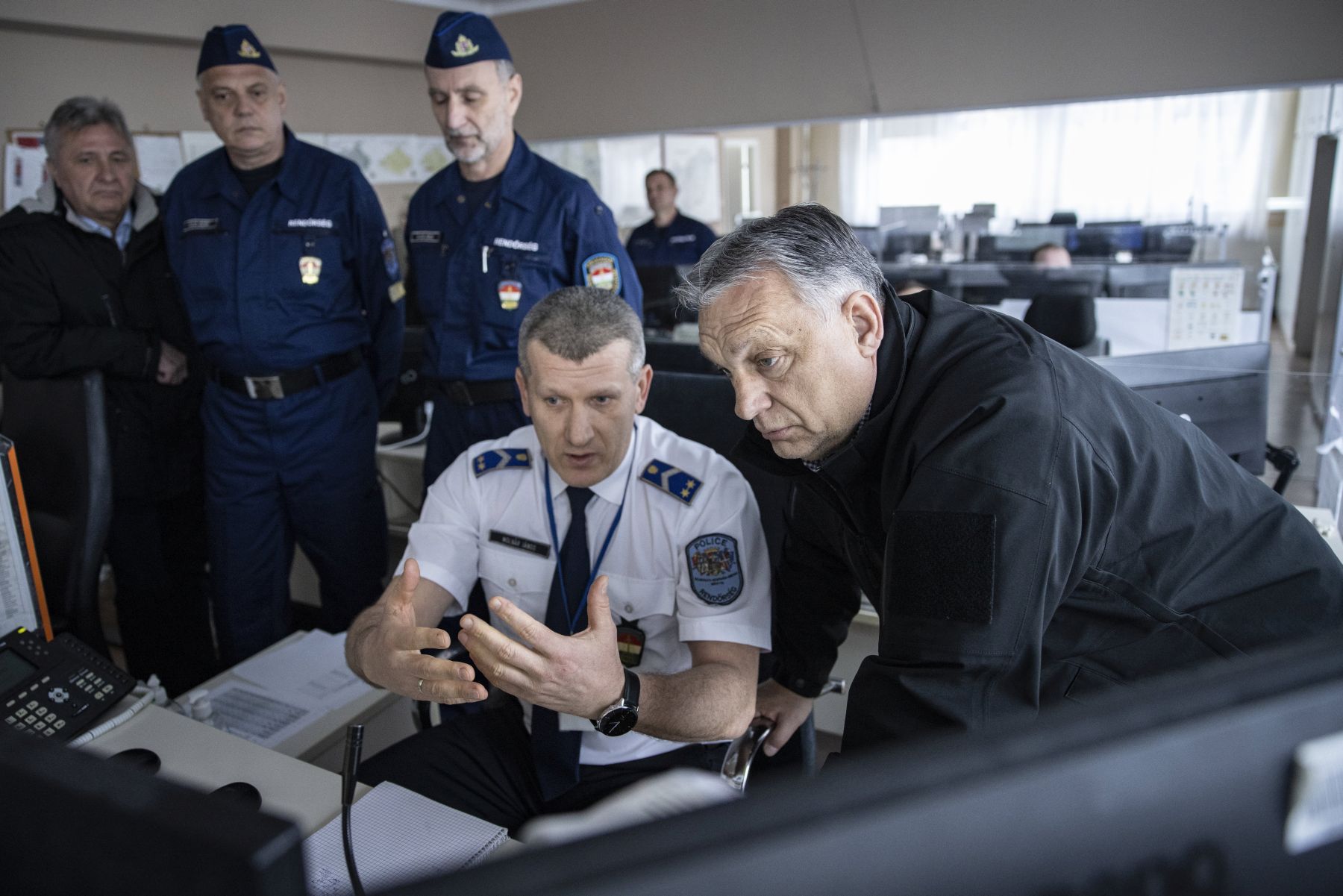 Orbán Viktor köszönetet mondott a rendőröknek, katasztrófavédőknek és a kisvárdaiaknak