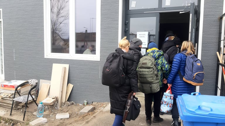 12 ezer ukrajnai menekült érkezett pénteken Magyarországra