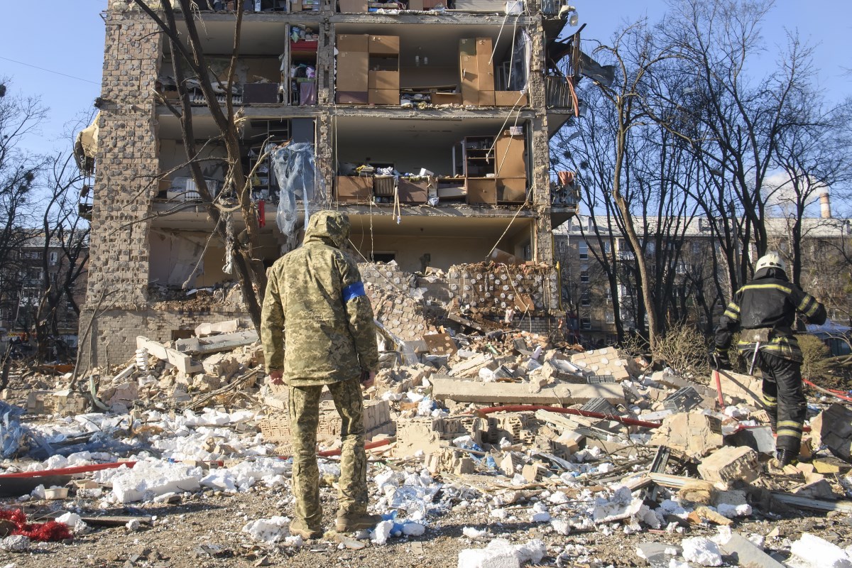 Újabb tömegsírok Ukrajnában: 132 halottat találhattak Makarivban