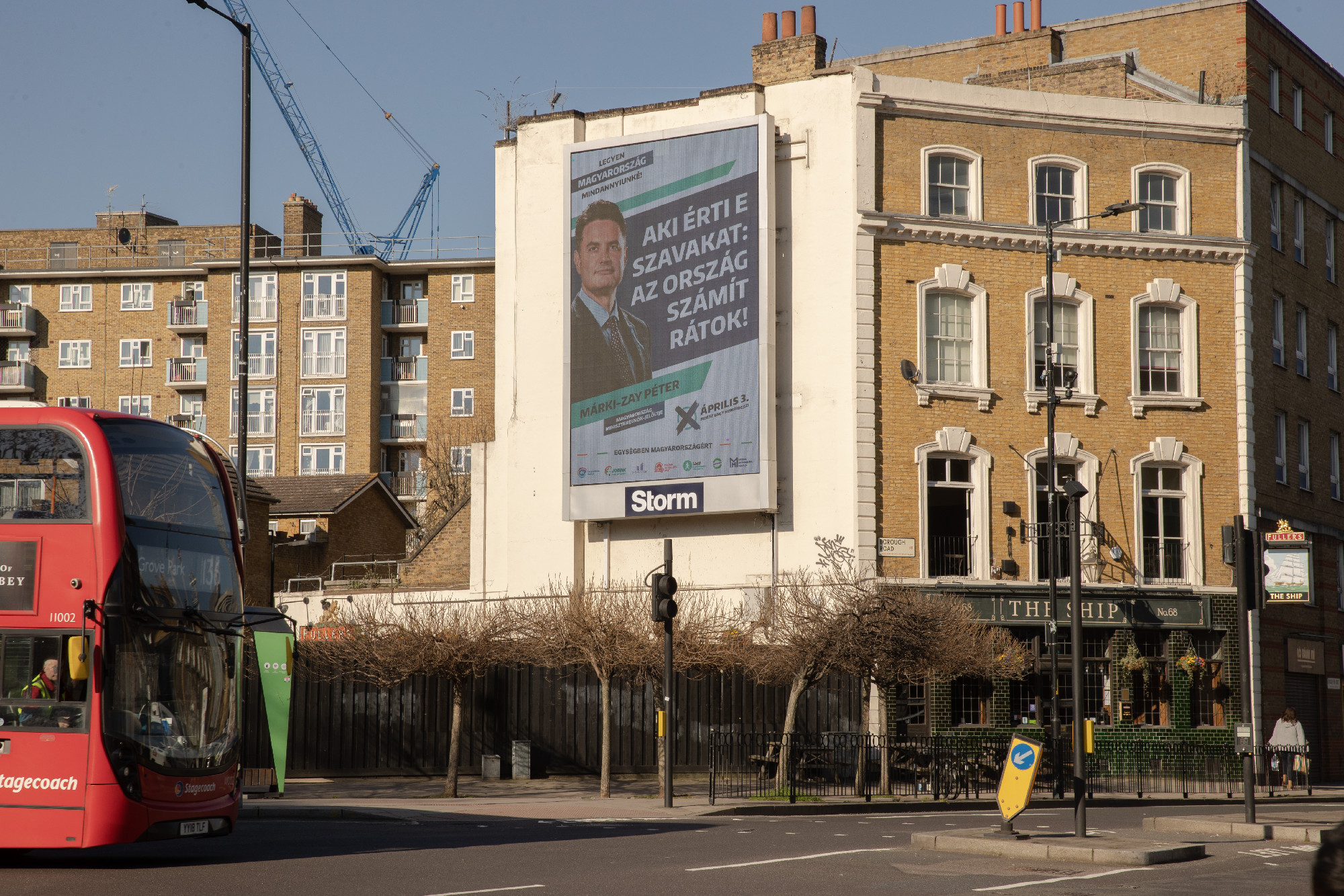 Londonban indítottak plakátkampányt Márki-Zay Péterék