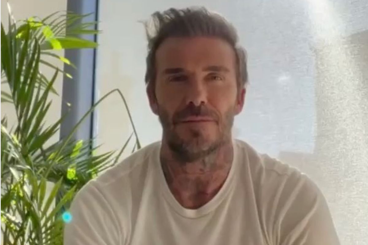 David Beckham Instagram-oldala átadásával segít