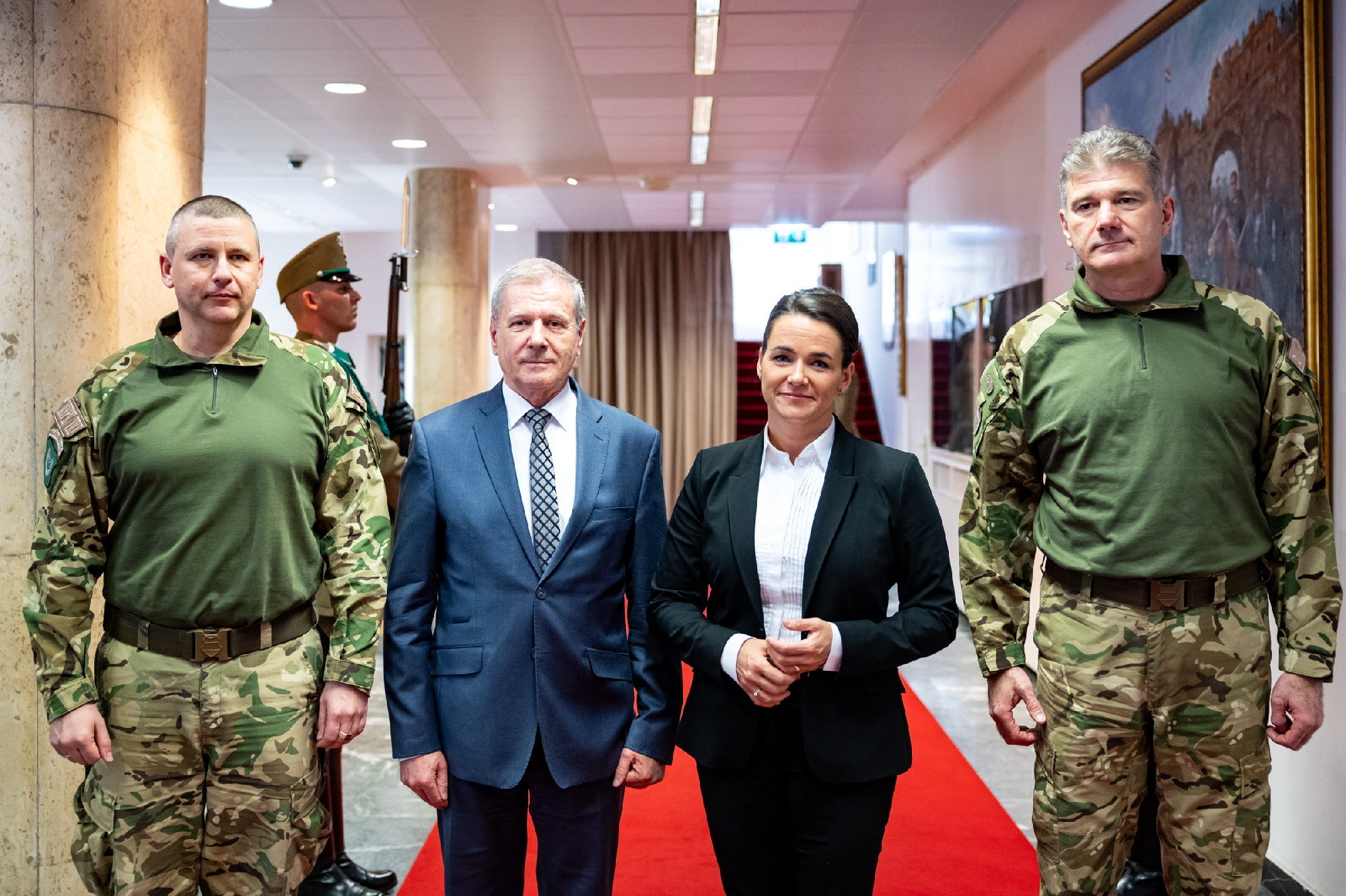 Novák Katalinnak bemutatták Magyarország fegyveres védelmi tervét