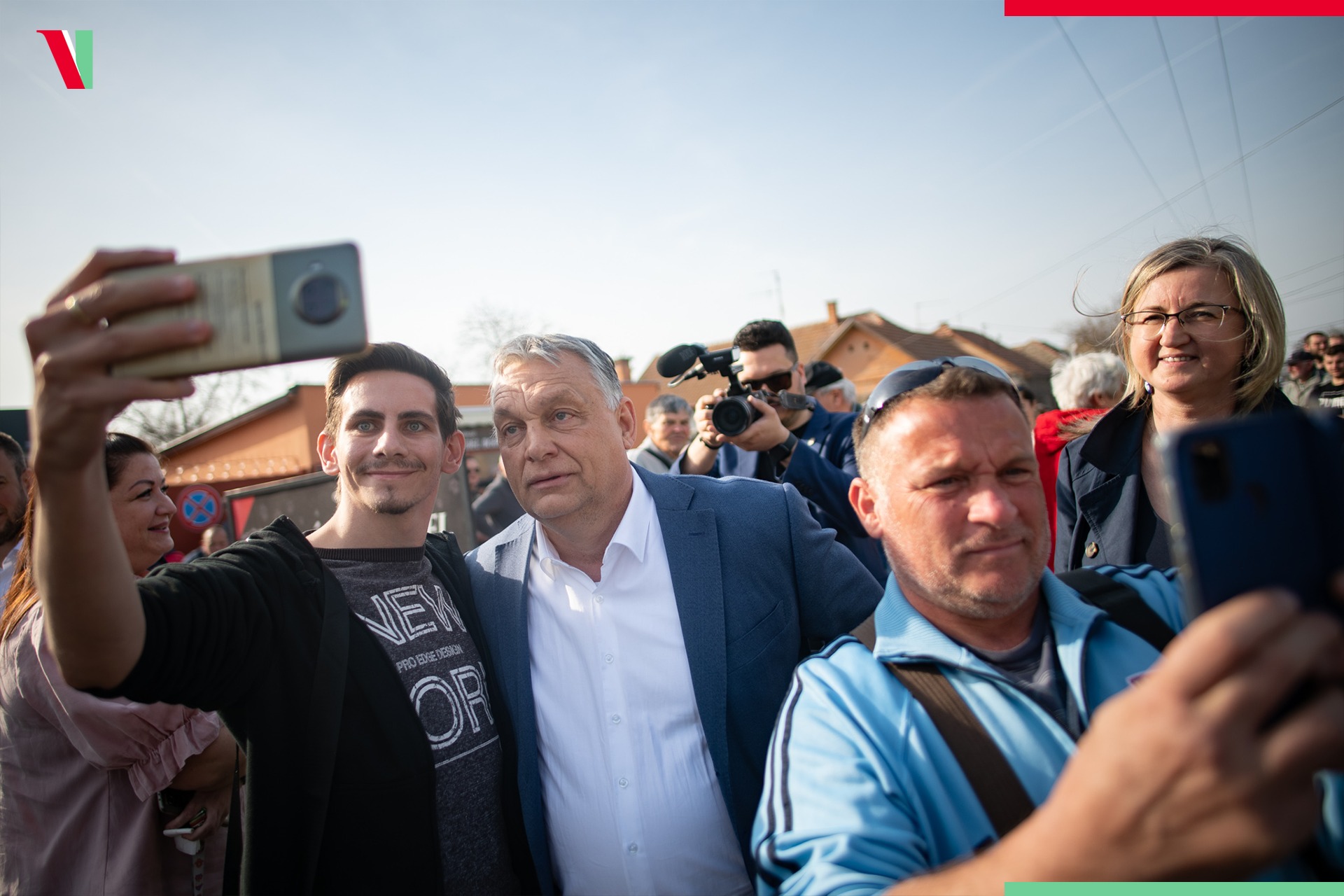 A szomszédban már a Vöröskereszt épületét lövik az oroszok, de Orbán Egerben még mindig a „genderőrülettel” foglalkozott