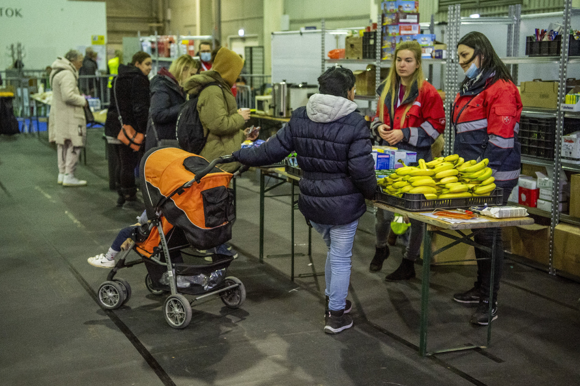 Csak csütörtökön tízezren érkeztek Ukrajnából Magyarországra