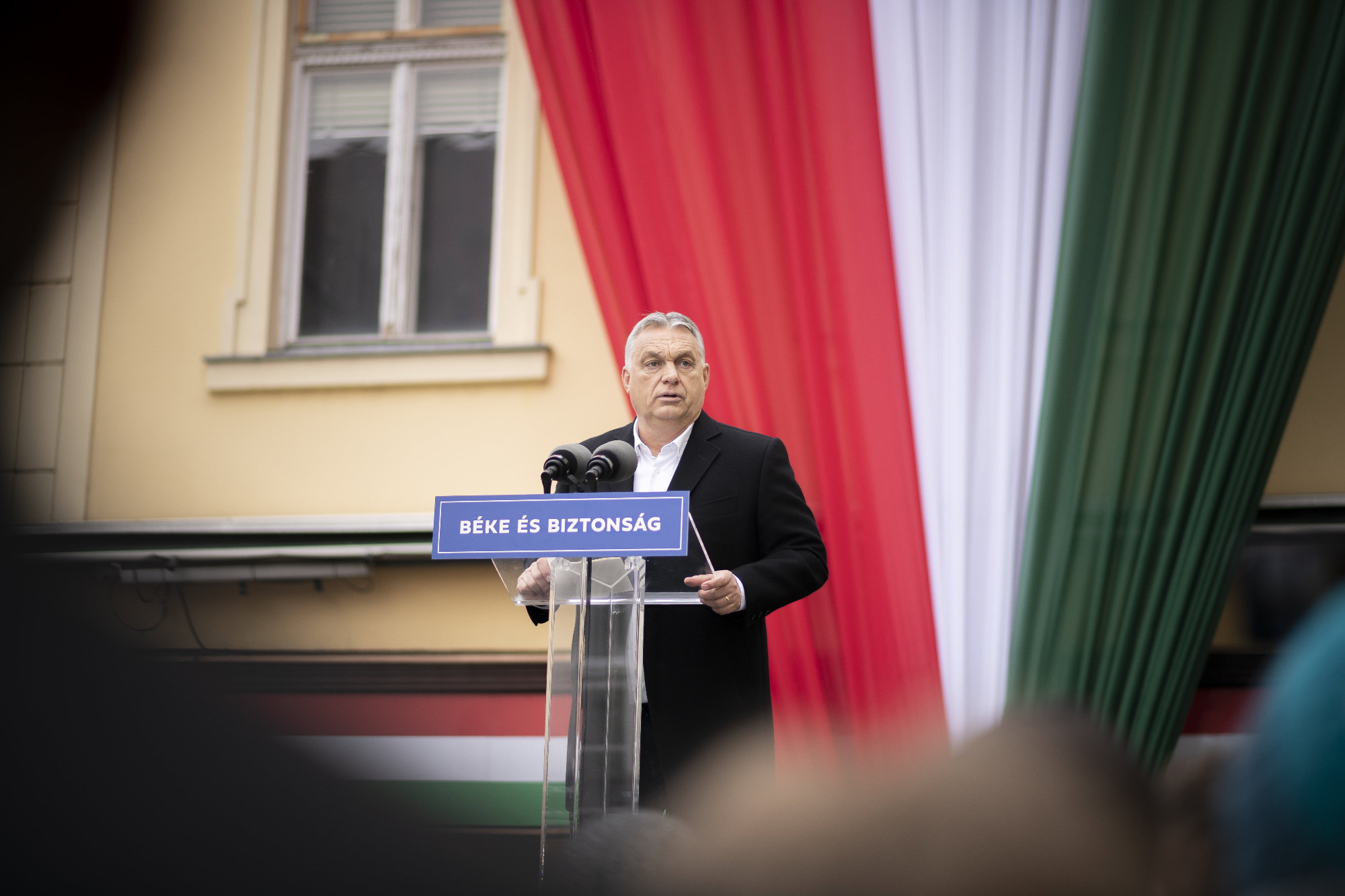 Védelmi pénz Orbán Viktornak