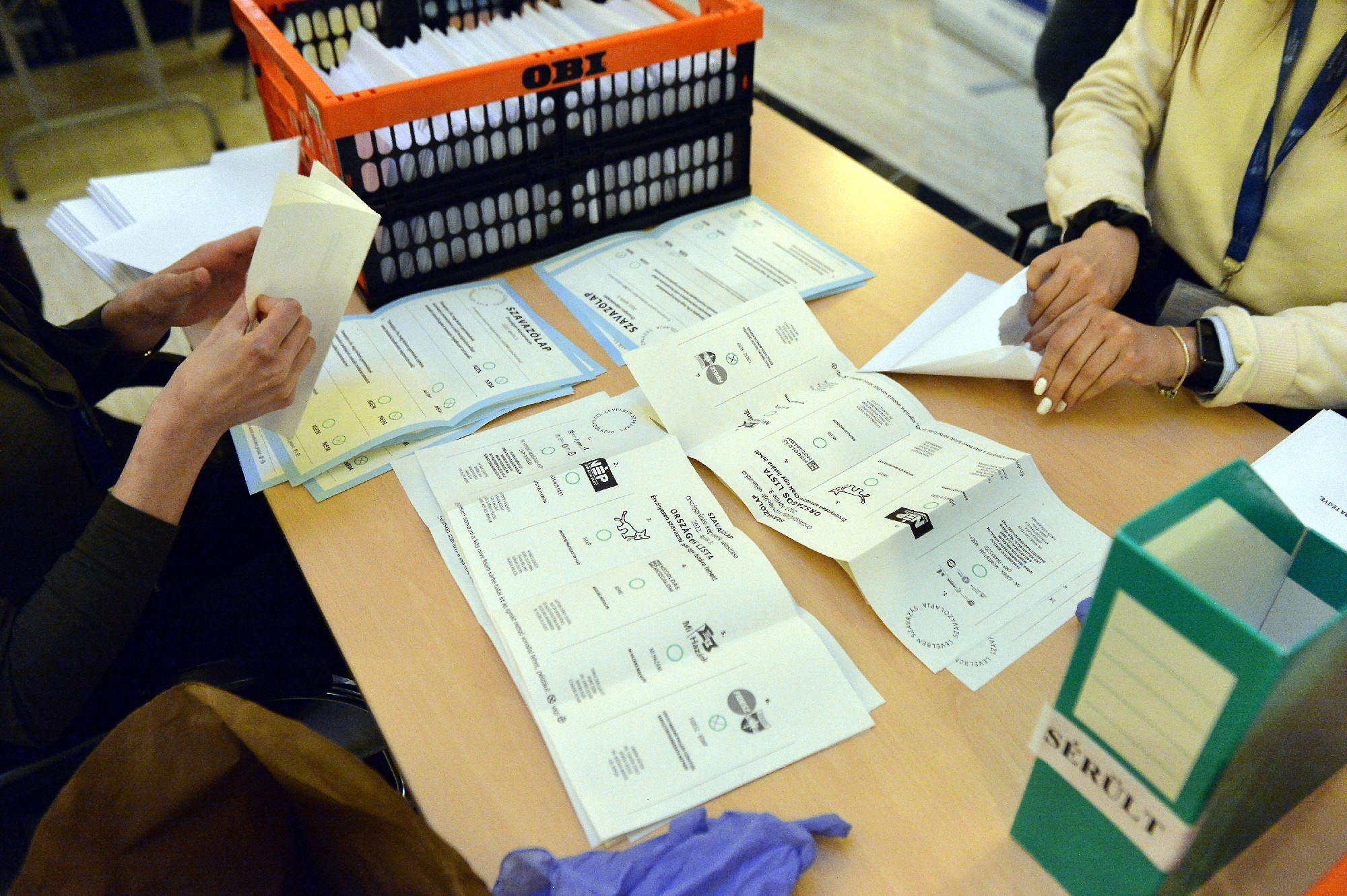 Bírságot kapott a Szerb Posta illetékese a levélszavazatok körüli kavarás miatt