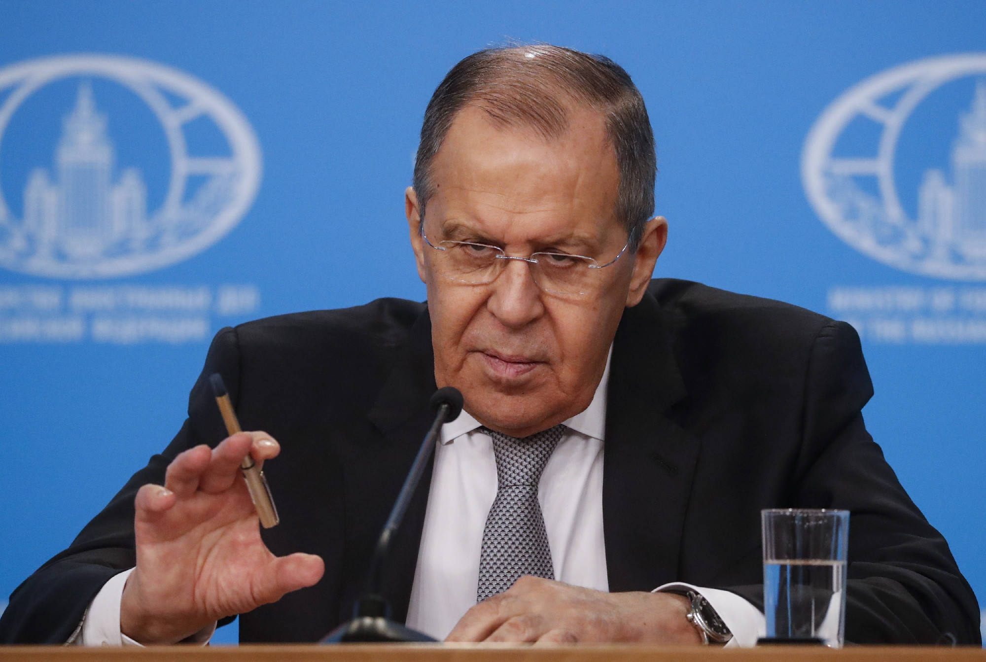 Szergej Lavrov szerint Ukrajna és a nyugat áll a béke útjában
