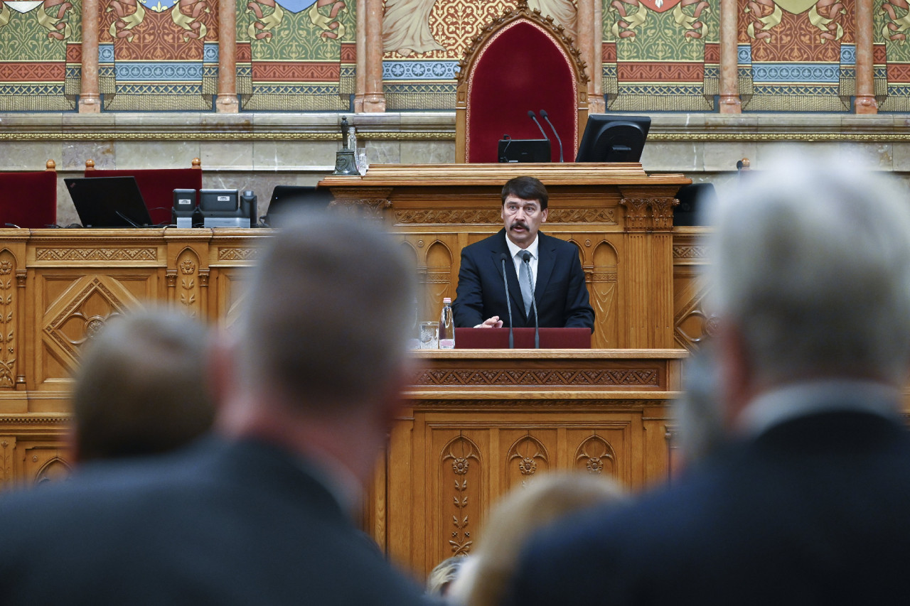 Áder János köztársasági elnök beszédet mond az Országgyűlés alakuló ülésén a Parlamentben 2022. május 2-án (Fotó: MTI/Koszticsák Szilárd)