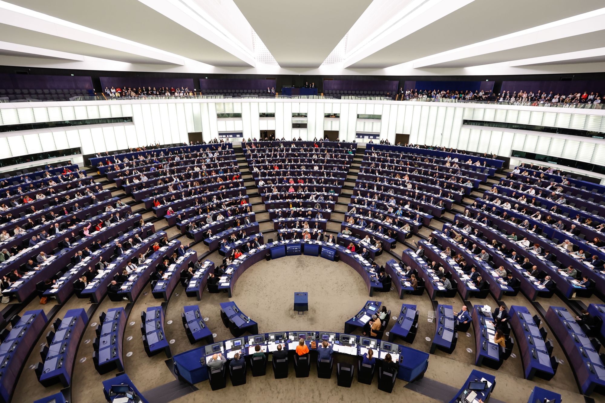 Újabb jogállamisági elmarasztalás – a lengyelek kihátráltak a Fidesz mögül az EP-ben