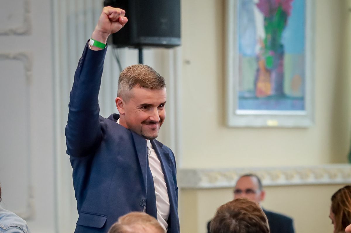 A Jobbik szerint Jakab a frakció beleegyezése nélkül írt alá szerződéseket százmillióért