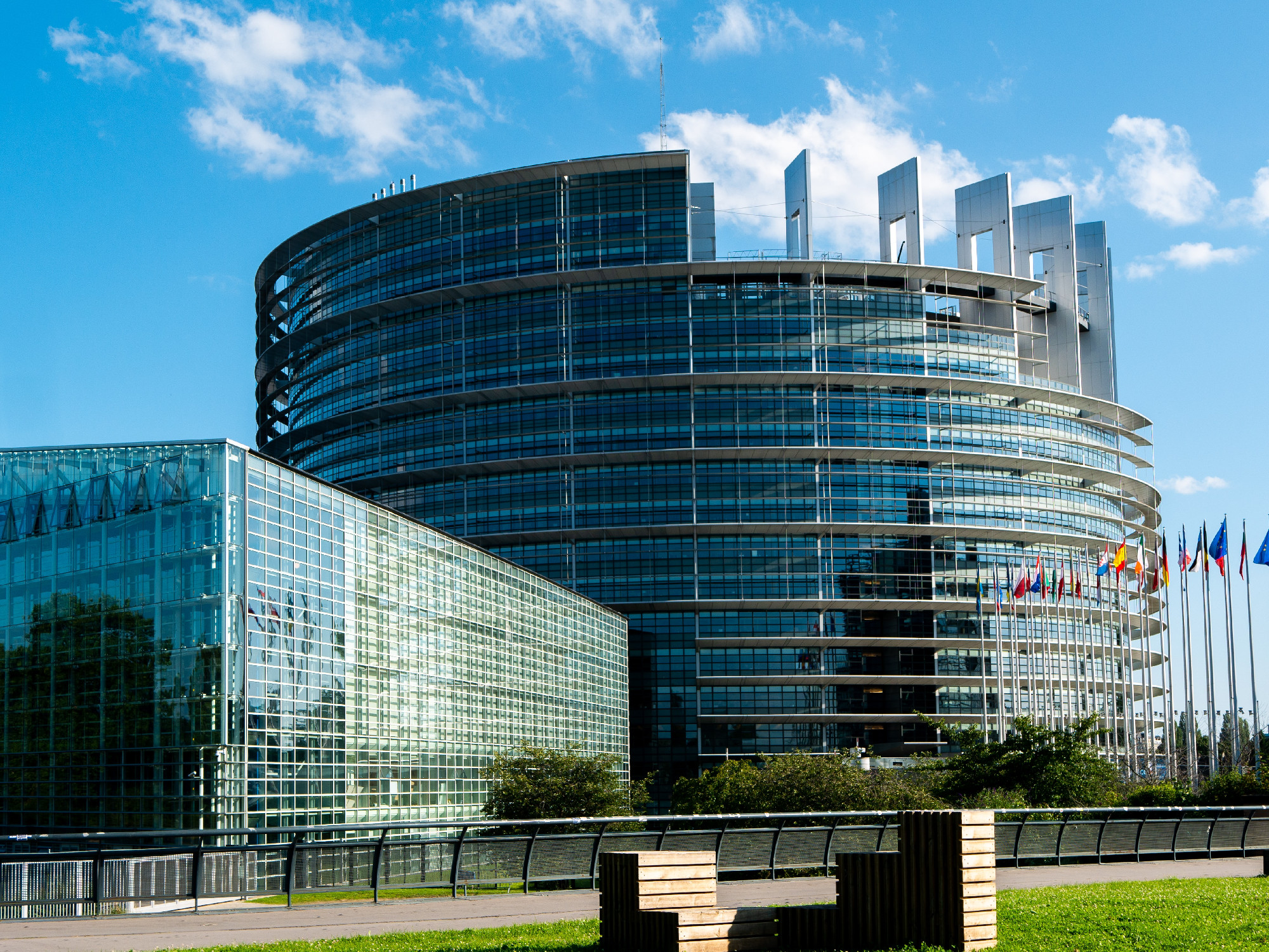 Európai Parlment: segítséget kell nyújtani az uniós háztartásoknak és a vállalatoknak