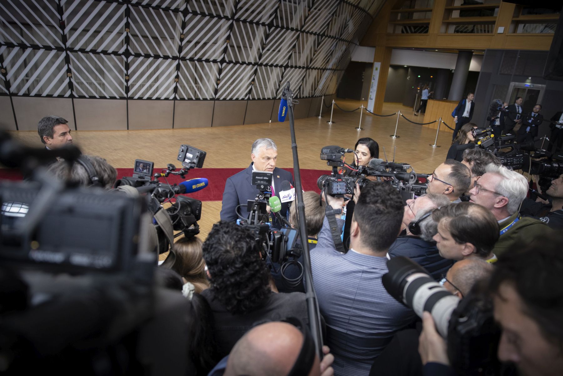 Lengyel lap: valójában még mindig az olaj miatt vétóznának Orbánék